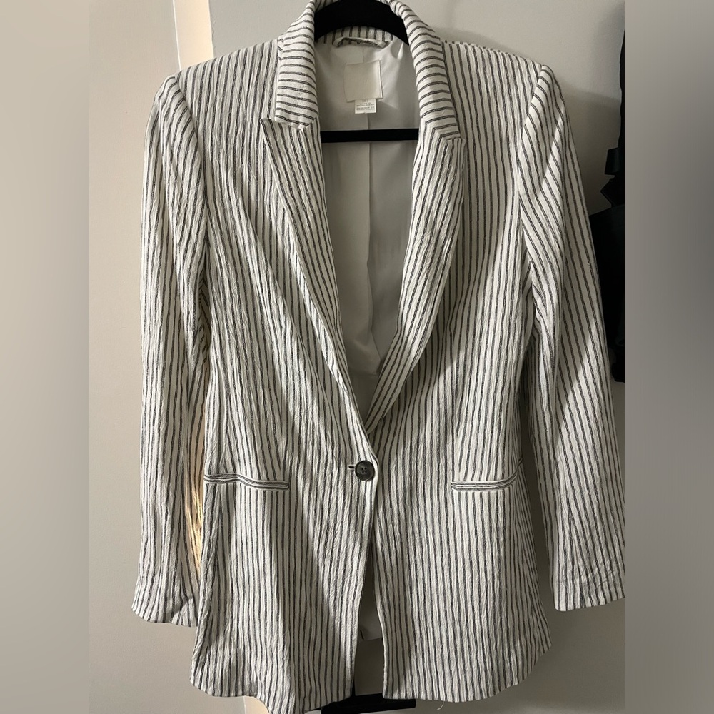 EUC - H&M stripe blazer - size 4
